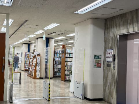 蒲田駅前図書館